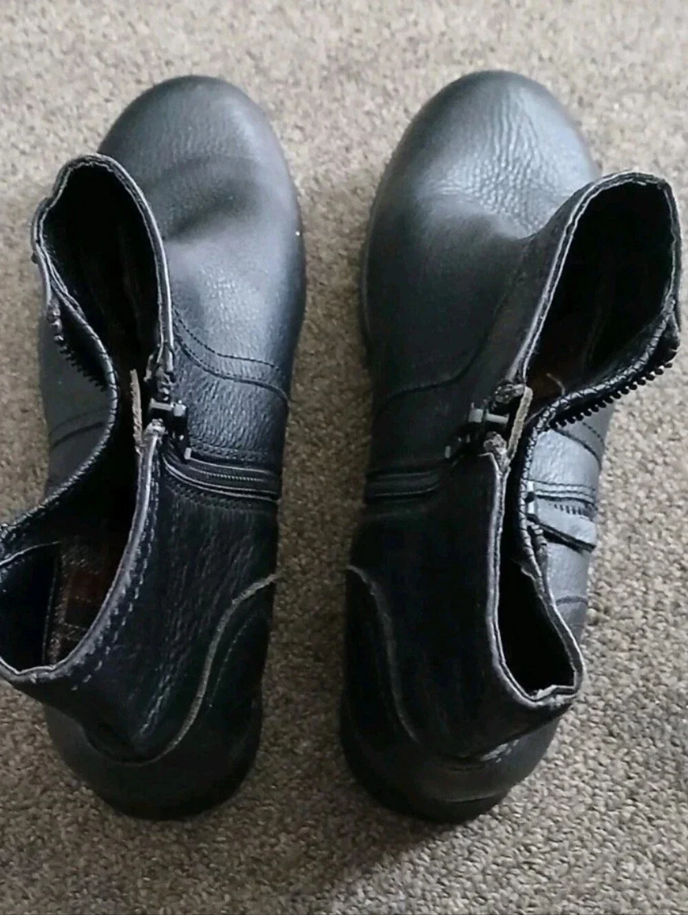 Comfortiva Women's Black Side-Zip Leather Ankle Boots Size 7